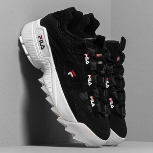  - Fila skor köpta från madlady för 1300, säljer pga jag har ett par likadana i vit