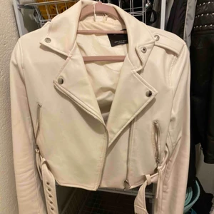  - Skinnjacka från bershka💖