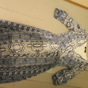  - Blå fin klänning bra skick. Frakt tillkommer. 