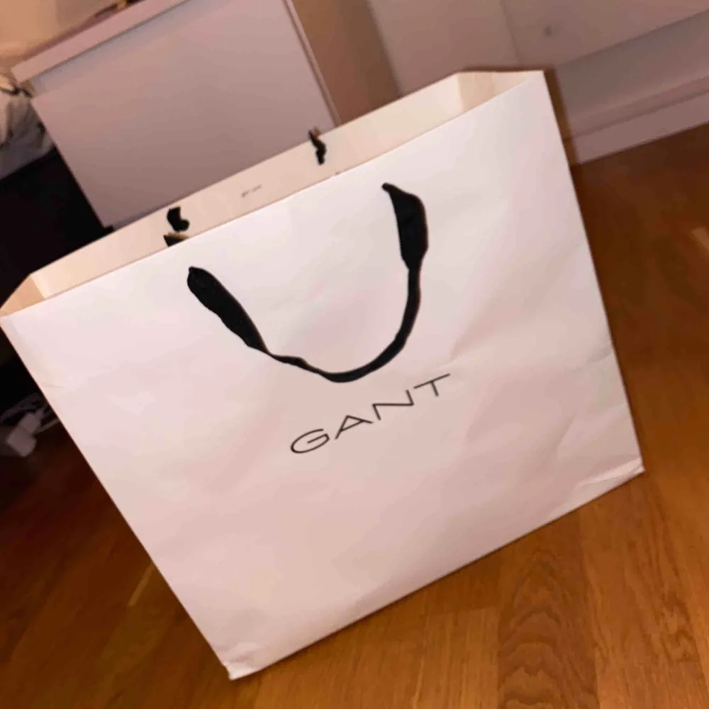 Två Gant hoodies köpa i Gant butik. Nyskick. En för 300kr eller båda för 550kr!!! (Kan skicka med påse om det önskas). Hoodies.