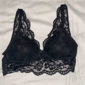  - Superfin bralette ifrån Gina Tricot. Knappt använd. Säljer då den är för liten för mig. Frakt tillkommer <3