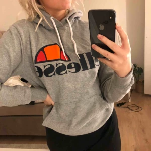  - Ellesse tröja storlek s
