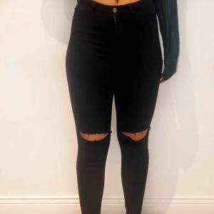  - Slitna jeans i fint skick