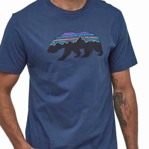  - Patagonia T-shirt i trevligt skick. Hämtas i Uppsala eller skickas mot fraktkostnad 