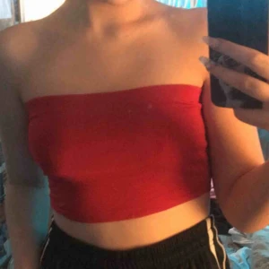  - super skön bandue topp från h&m fraktar men köparen står för frakten