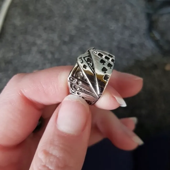 Intressekoll på denna ring 🥰.                                                     Den är justerbar så passar alla och även i 925 sterling silver. Accessoarer.