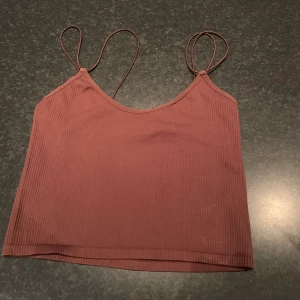 Topp - Helt ny topp från zara, lappen finns kvar