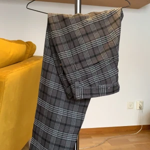 Vailent Byxor - Vailent byxor från Carlings. Väldigt fint skick och har en skön passform. Straight passform.