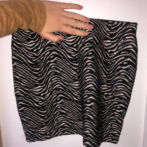 zebra mönster inspirerad kjol - Fin kjol, för liten för mig! 