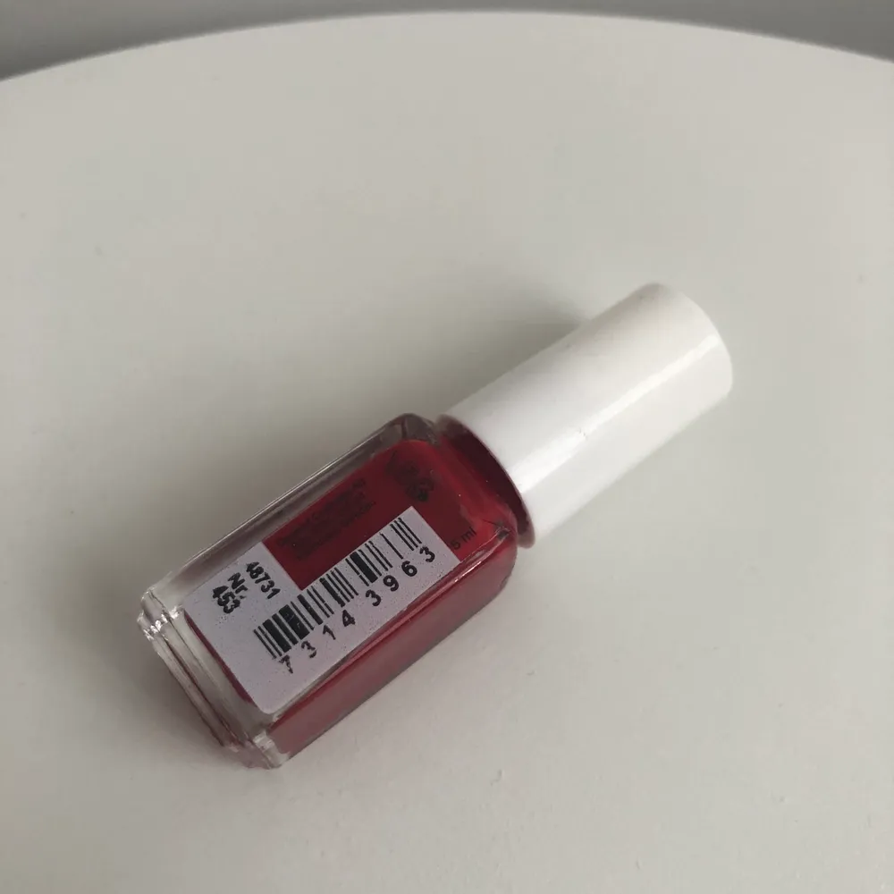 Rött nagellack nr 453 från Depend, 25 kr och fri frakt! 🥰. Övrigt.