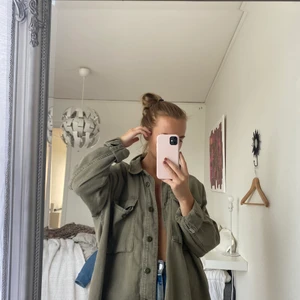 Jacka  - Tunnare jacka, oversized (köpt i strl M, har vanligtvis xs/s)