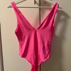 Zara body  - Body från Zara i storlek M, endast testad💗 100kr ink frakt  