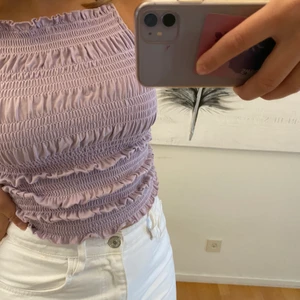 Gulligt linne 💕 - Säljer detta superfina linne i jättefin pastell färg 💕Använd Max 3 gånger. Den är i storlek S men skulle säga att den är så stretchig så den passar de flesta storlekar! Vis frågor eller intresse hör gärna av er privat 💕