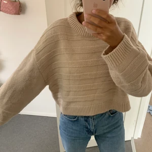 ❤️ - Rosa stickad tröja med detaljer o vida ärmar