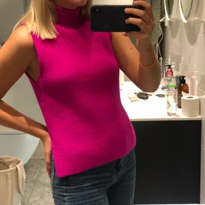 Stickad tröja  - Säljer min oanvända tröja från Zara då den inte är min stil! Skriv för fler bilder!