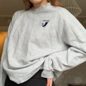 vintage converse sweatshirt - Sweatshirt från converse köpt på second hand, köparen står för frakt🤎🌷