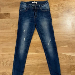 Jeans S  - Jeans i storlek Small / 36. Knappt använda. I mycket bra skick. 