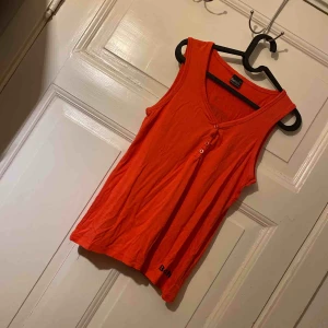  - Bench linne i storlek XXL, passar en M.  Finns i malmö Stryker allt innan de blir sålt 