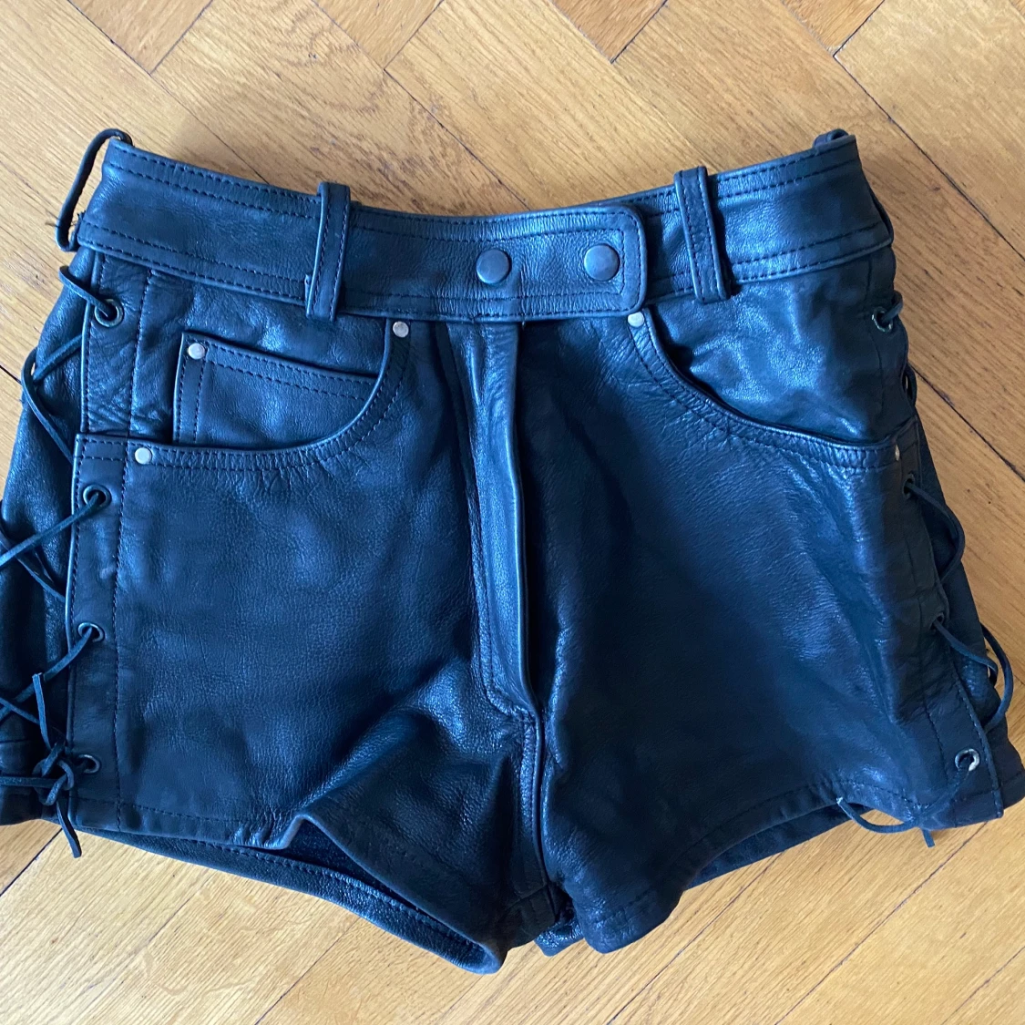 Vintage skinnshorts episode storlek 36 - 90