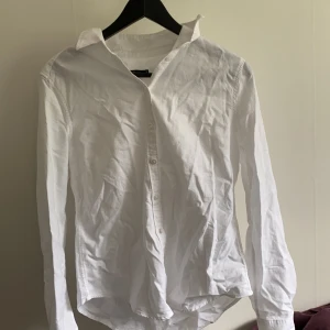 Vit skjorta - Nyköpt skjorta 