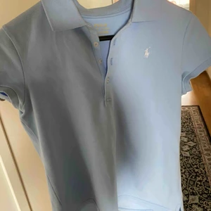  - Säljer denna jättefina tröja från Ralph Lauren köpt i usa för 350 kr helt oanvänd. Pris kan diskuteras , köpare betalar frakt . 🦋🦋🦋