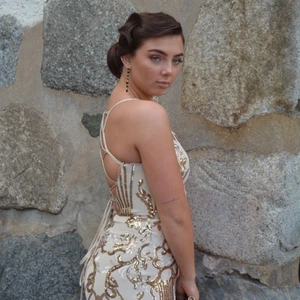 Bal/aftonklänning - Säljer min underbara balklänning, den är i perfekt skick & hur snygg som helst. Endast använd vid 1 tillfälle. Nypriset jag köpte den för var 3000kr, en Bariano klänning.