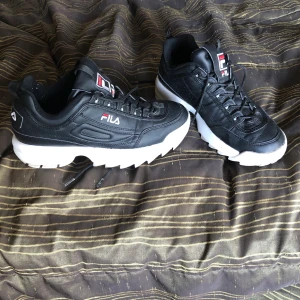 Fila - Felköp på Plick. För stora. 