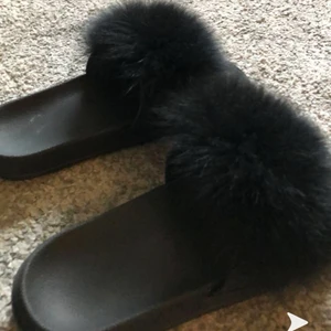 Tofflor - Säljer dom här från gafoff.Ord pris 299 kr.                   Säljer dom för 150 kr ink  