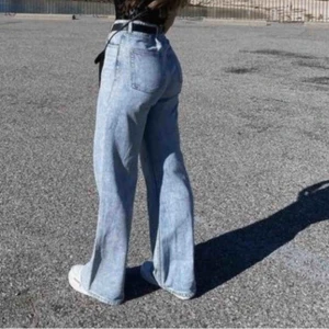 Monki Jeans - SÅLD!!!💜💜Säljer nu mina absoluta favvojeans ifrån Monki i modellen Yoko!! Köpare står för frakt, kan skicka fler bilder om det önskas!! (Lånade bilder)🤍 Högsta bud för dem!!