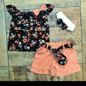 Barnkläder  - Barnkläder storleken är från 3 år till 10 år dem är jätte snygga 