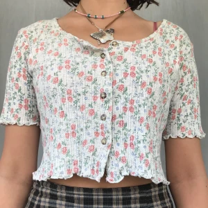 Söt croptop  - Jättesöt croptop perfekt till sommaren!🌸