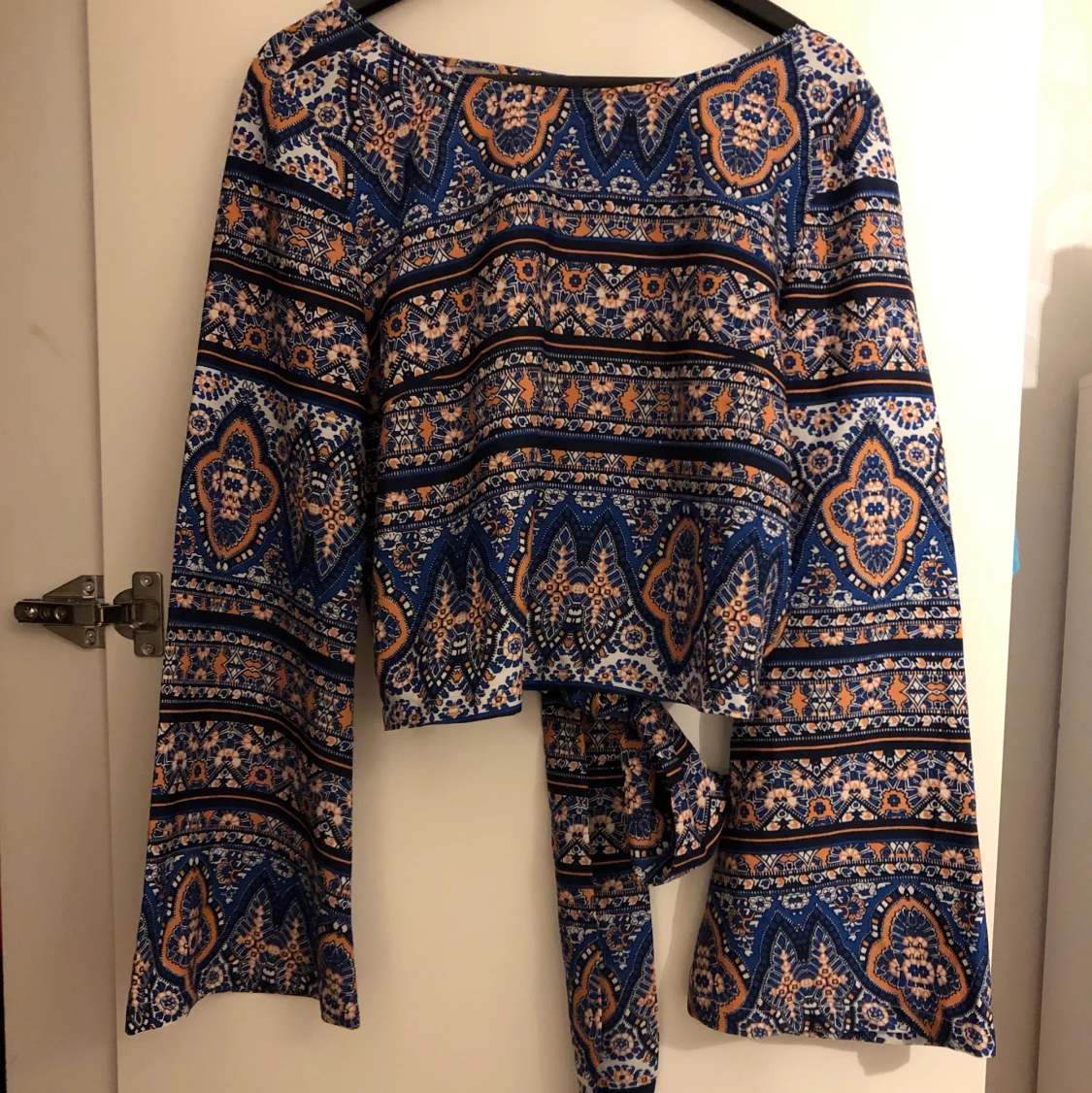 Blus med öppen rygg 