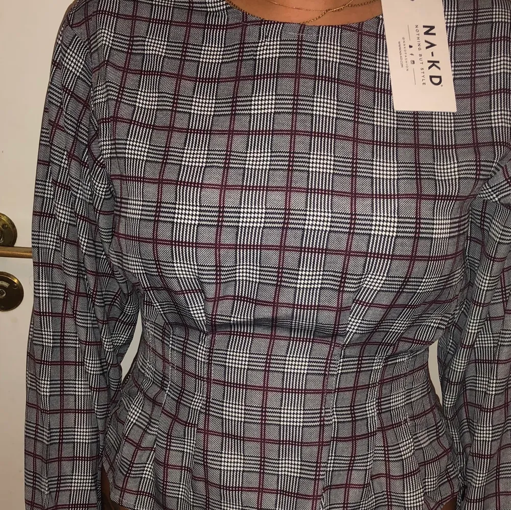 Fin tröja från NAKD i storlek 32. Nypris 399kr prislapp finns kvar 😇. Tröjor & Koftor.
