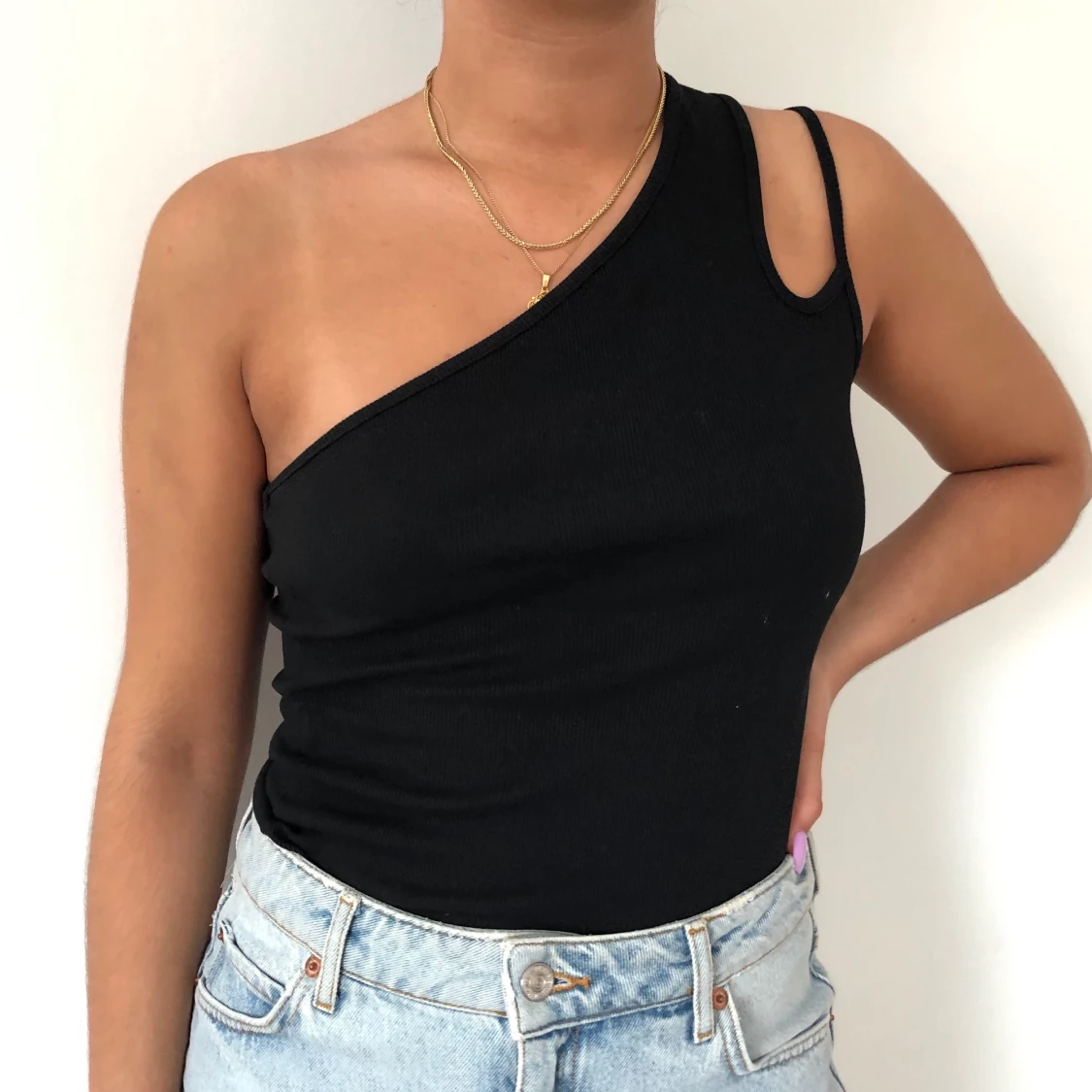 One shoulder top