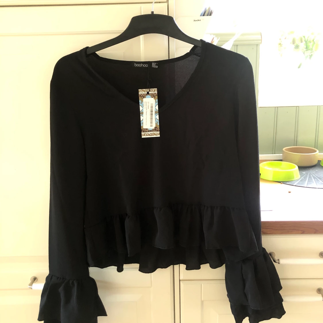 Woven Ruffle Sleeve - Boohoo / nyskick!