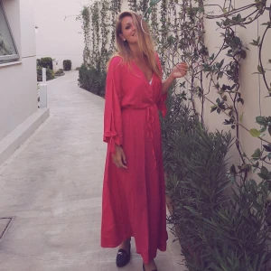 Klänning - Superfin och skön klänning 💗 Från nakd i storlek S/M. Säljer denna då den inte kommer till användning. 200kr och då ingår frakt 💕💕