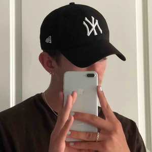  - Superfin NY keps i jättebra skick!! Superfin nu i sommar och passar till allt <3. Köpare står för frakt 💖✨.