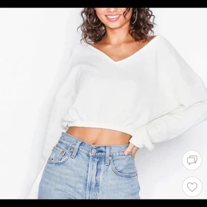 Tröja från Nelly.com - Kortare tröja från Nelly.com. Storlek S. Använd en gång, fint skick. Köpt för 299kr. Priset är inkluderat frakt.