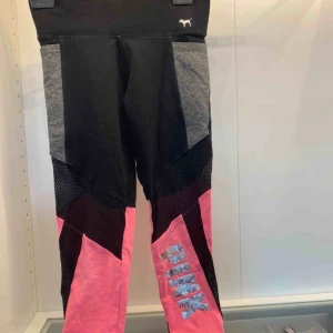  - Frakt: 50kr yoga pants från victoria secret 