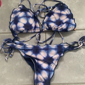 Bikini från nelly  - Jättefin bikini från Nelly, har använt 2 gånger men inte mer än så, väldigt bra skick. 