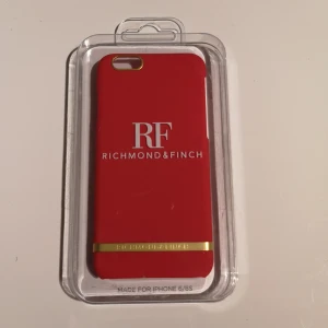 Mobilskal iPhone 6/6S - Mobilskal från Richmond & Finch helt oanvänt och oöppnad förpackning. Passar iPhone 6/6S. Kan mötas i Stockholm eller köpare står för frakt. 