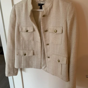 Mango jacka  - Mango jacka i storlek M. Köparen står för frakten. 