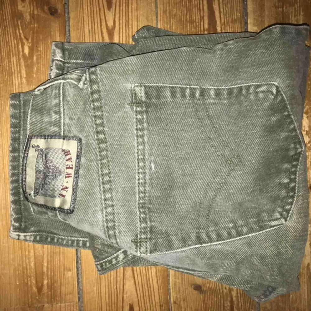 Mörkgröna svin snygg jeans från 80-talet, dom är tyvärr för korta för mig så har inte används på ett tag (jag är ca 170cm) . Jeans & Byxor.