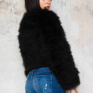  - Svart fjäderjacka från Dennis maglic, köpt för 1299 kronor och använd ca 3 gånger. Alltså i ett nyskick