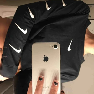  - Cropped Nike tröja i mycket bra skick
