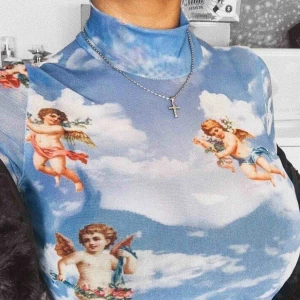  - Säljer min söta ängel tröja. Säljer den för att jag inte använder den längre. Tror jag köpte den på jfr❤️