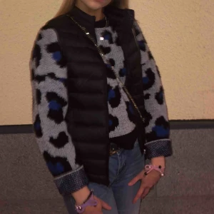  - Leopard mönstrad stickad tröja som är köpt förra året. Köparen står för frakten 🤍⚡️priset går att diskutera 