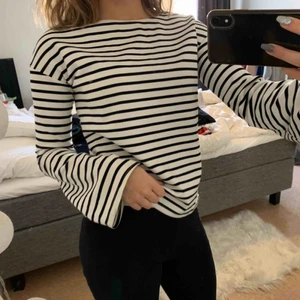  - En fin tröja från nakd, knappt använd är som en s. 