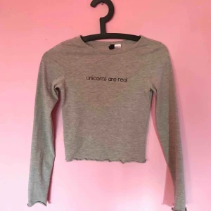  - Crop top från HM i strl XS. Knappt använd.