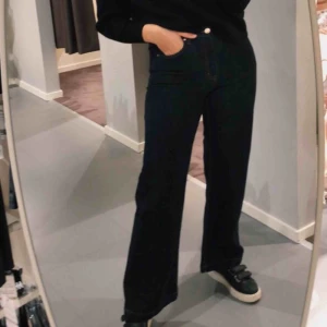  - Carin Wester jeans som är raka i modellen. Sitter jättefint på, skriv privat om du vill ha mer bilder på de. Väldigt sköna!  Köparen står för frakten. 